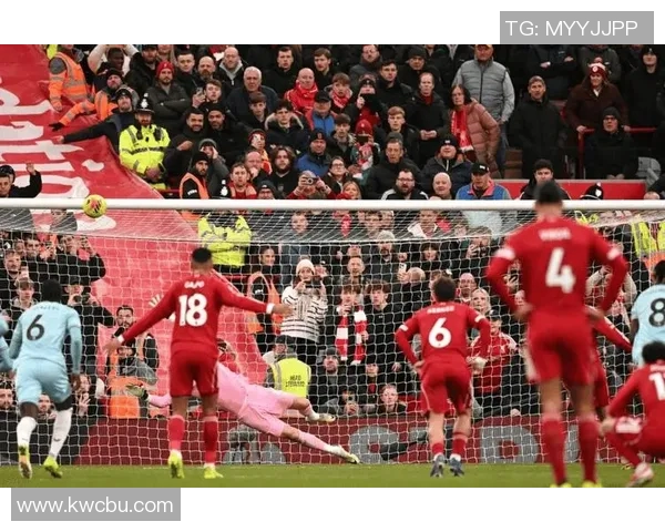 英超赛场上加克波梅开二度助球队夺胜展现出色状态