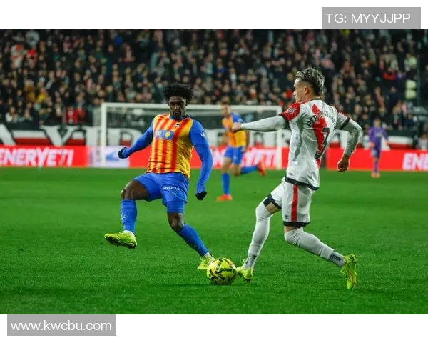 巴伦西亚球员集体续约,球队成为西甲稳定力量 巴伦西亚球员集体续约,球队成为西甲稳定力量