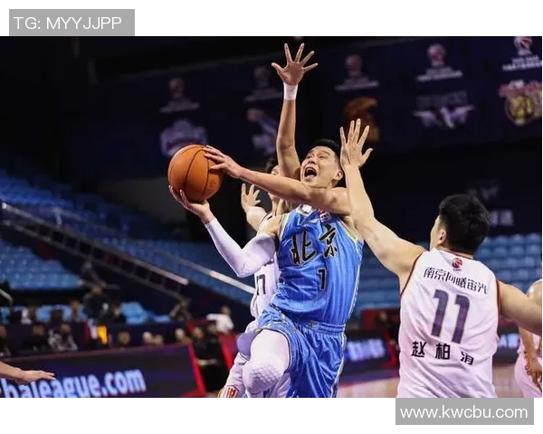 北京首钢队大胜辽宁队，取得开门红，气势如虹