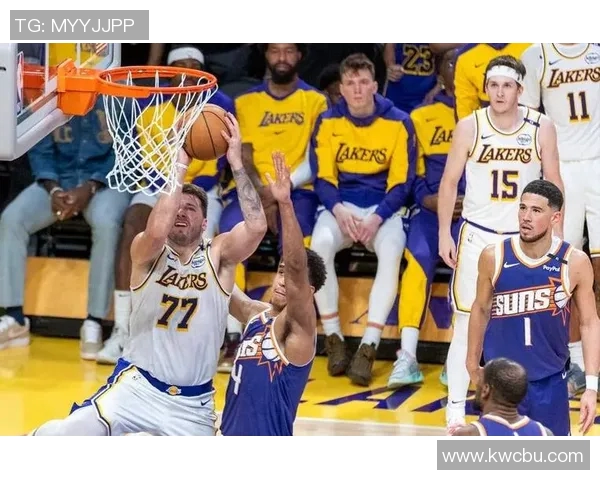 湖人球员表现出色，带领球队获得关键胜利